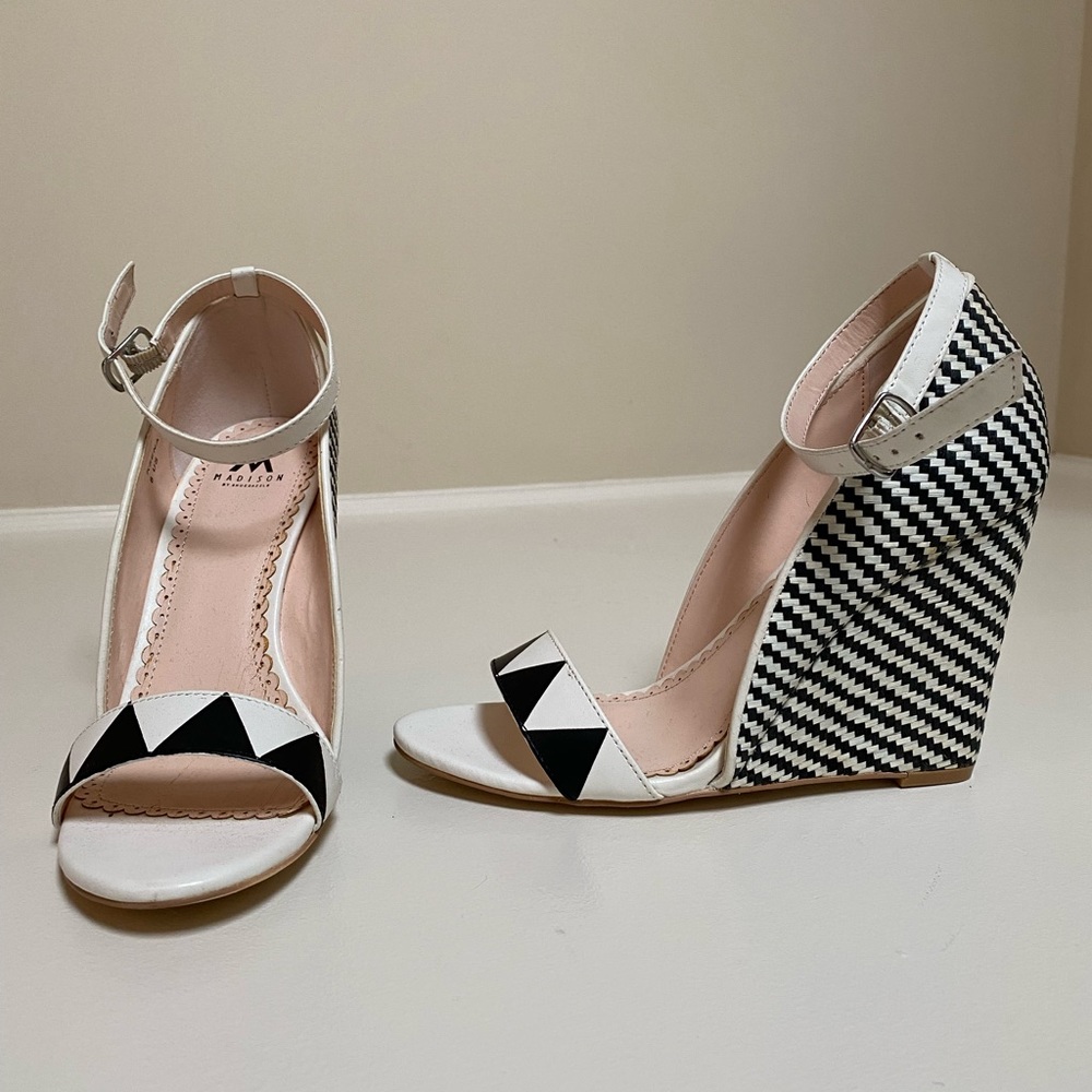 Madison by Shoe Dazzle - Size 8. Beautiful wedge with black and white detail.